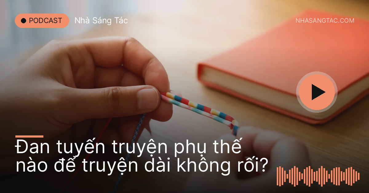 Đôi bàn tay bện những sợi chỉ màu trên bàn gỗ cạnh cuốn sổ, cận cảnh