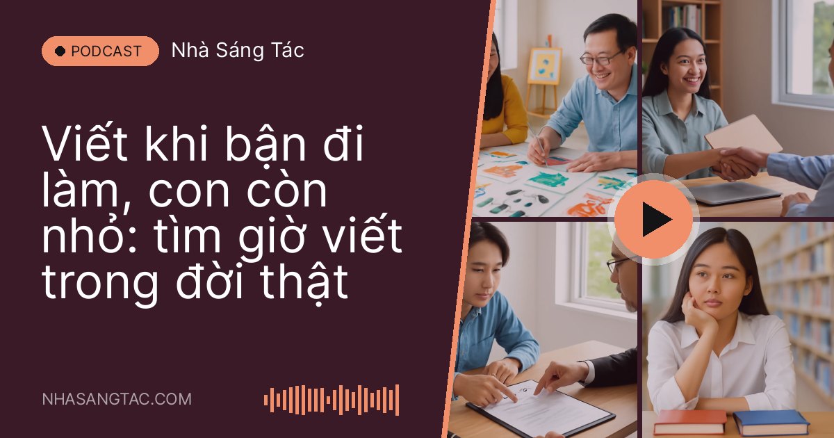 Người mẹ viết trên máy tính ở bàn bếp trong khi đứa con nhỏ chơi gần đó